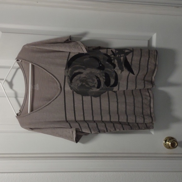 Lane Bryant shirt with rose - Picture 1 of 3